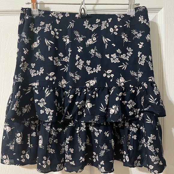 Cinq a sept Silk Skirt Size 8 - Picture 4 of 4